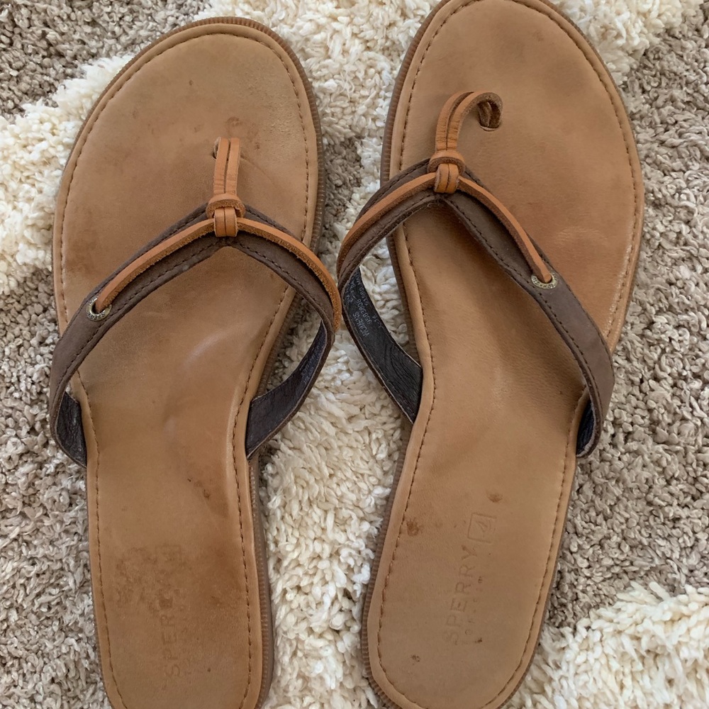 Sperry flip flops